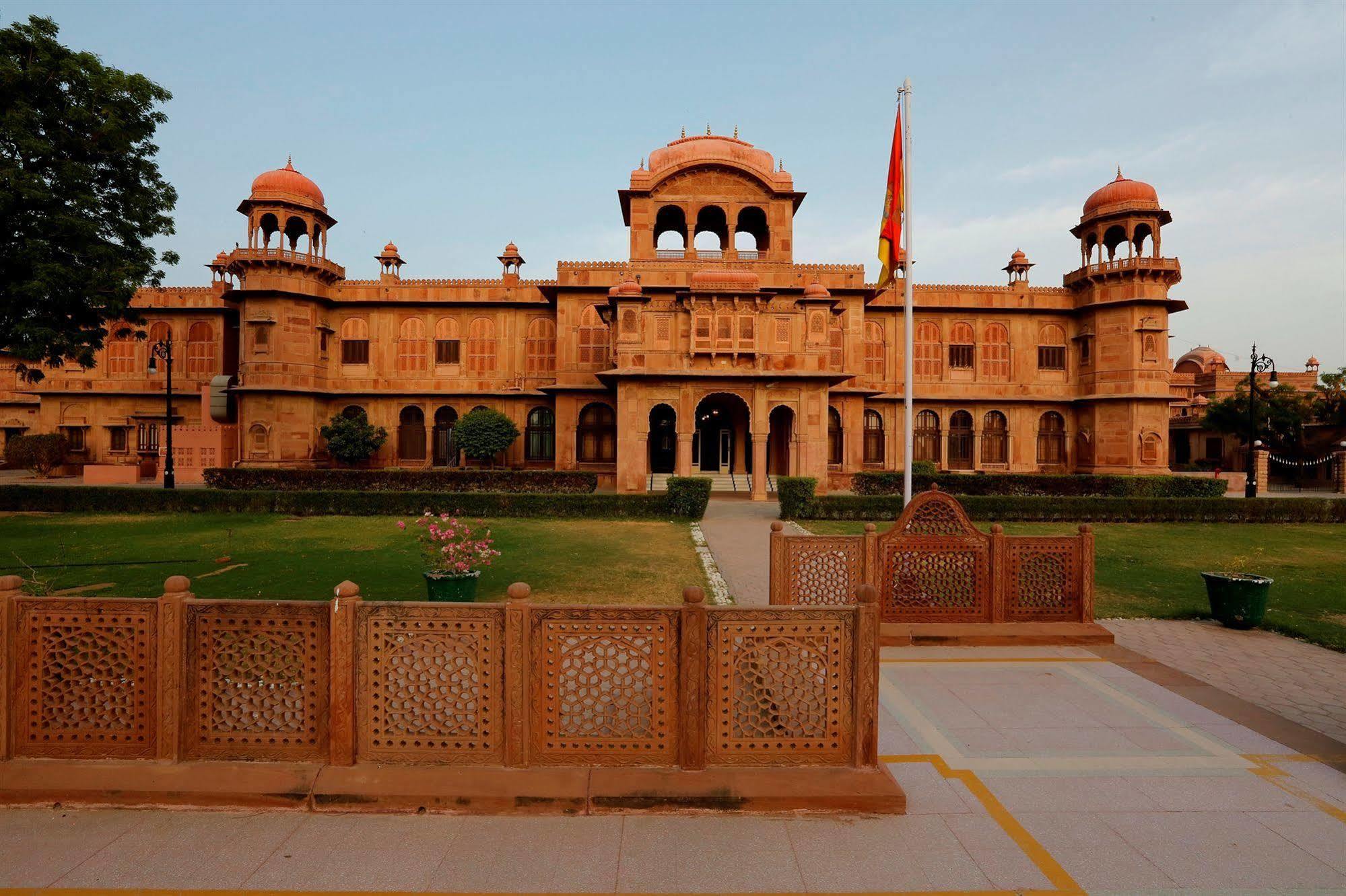The Lallgarh Palace A Heritage Hotel Биканер Екстериор снимка
