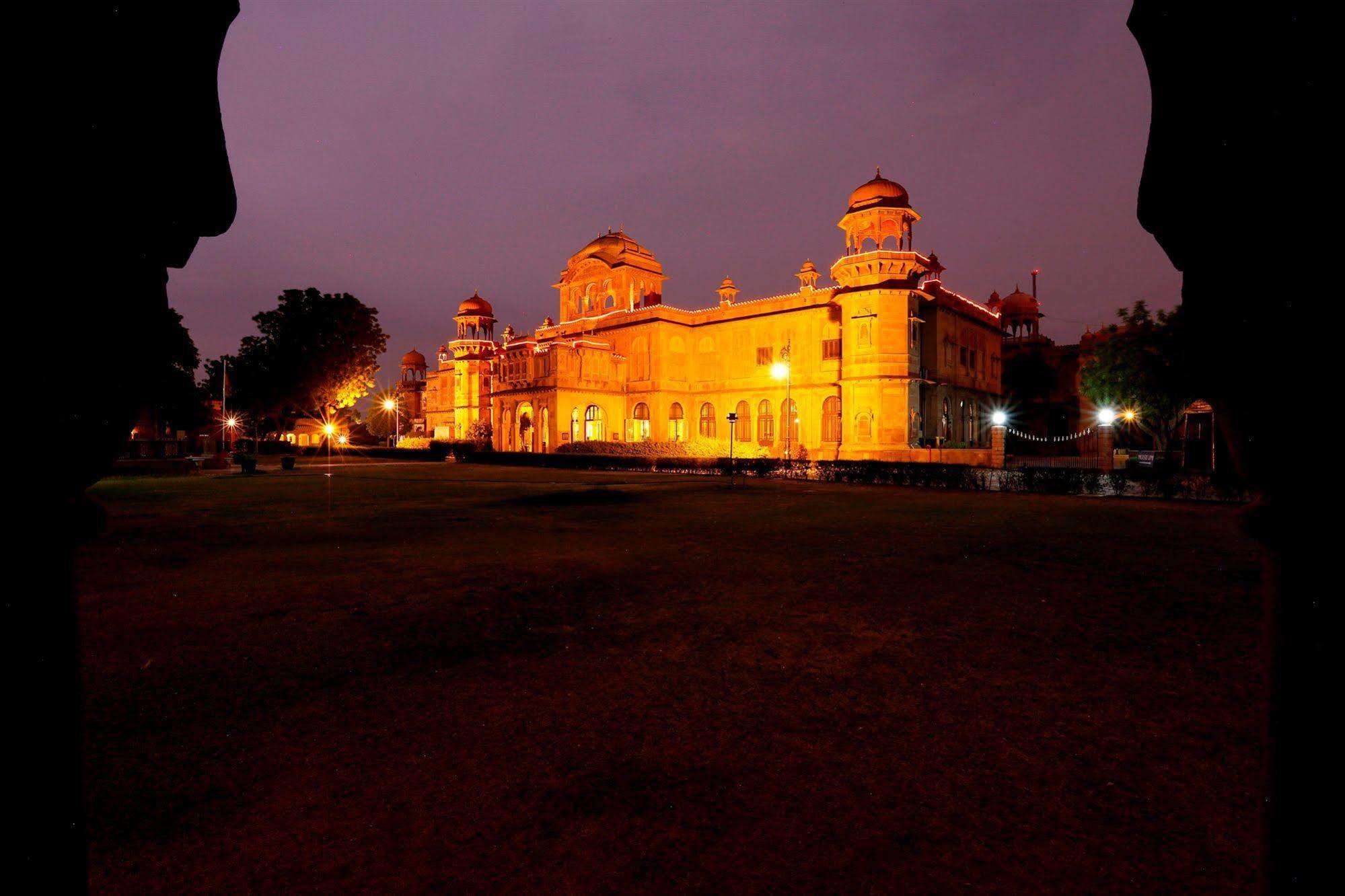 The Lallgarh Palace A Heritage Hotel Биканер Екстериор снимка
